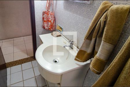 Casa à venda com 196m², 4 quartos e 2 vagas Casa à venda com 196m², 4 quartos e 2 vagasBanheiro da Suíte