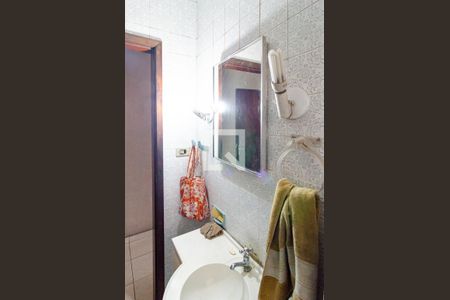 Casa à venda com 196m², 4 quartos e 2 vagas Casa à venda com 196m², 4 quartos e 2 vagasBanheiro da Suíte