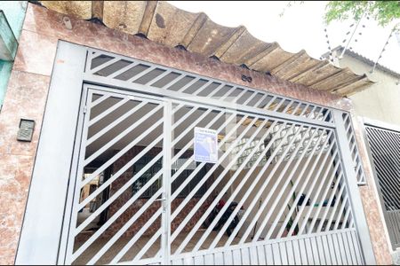 Casa à venda com 196m², 4 quartos e 2 vagas Casa à venda com 196m², 4 quartos e 2 vagasFachada