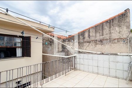 Casa à venda com 196m², 4 quartos e 2 vagas Casa à venda com 196m², 4 quartos e 2 vagasTerraço