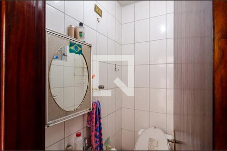 Casa à venda com 196m², 4 quartos e 2 vagas Casa à venda com 196m², 4 quartos e 2 vagasBanheiro de Serviço