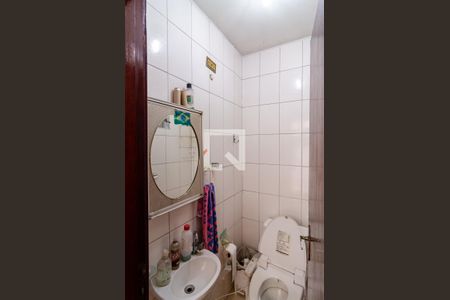 Casa à venda com 196m², 4 quartos e 2 vagas Casa à venda com 196m², 4 quartos e 2 vagasBanheiro de Serviço