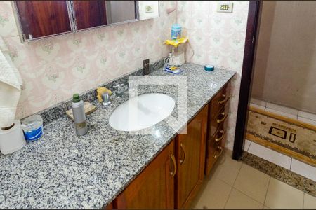 Casa à venda com 196m², 4 quartos e 2 vagas Casa à venda com 196m², 4 quartos e 2 vagasBanheiro Social