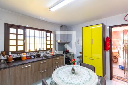 Casa à venda com 116m², 3 quartos e 2 vagasCozinha 