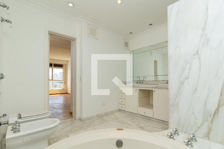 Apartamento à venda com 260m², 3 quartos e 2 vagasBanheiro 4