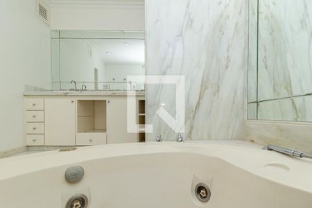 Apartamento à venda com 260m², 3 quartos e 2 vagasBanheiro 4