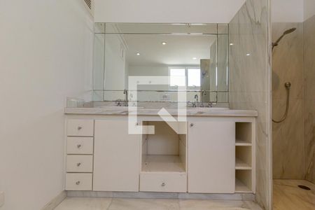 Apartamento à venda com 260m², 3 quartos e 2 vagasBanheiro 4