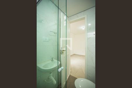 Casa de condomínio para alugar com 64m², 1 quarto e sem vagaBanheiro