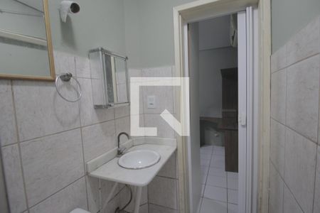 Banheiro de kitnet/studio à venda com 1 quarto, 24m² em Centro, Canoas
