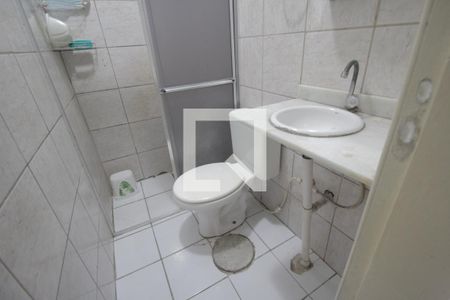 Banheiro de kitnet/studio à venda com 1 quarto, 24m² em Centro, Canoas