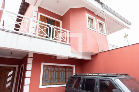 Casa à venda com 122m², 3 quartos e 2 vagas Casa à venda com 122m², 3 quartos e 2 vagasFachada