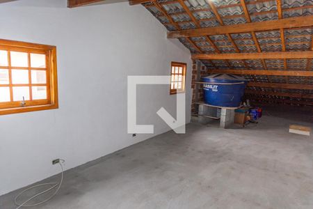 Casa à venda com 122m², 3 quartos e 2 vagas Casa à venda com 122m², 3 quartos e 2 vagasSotão