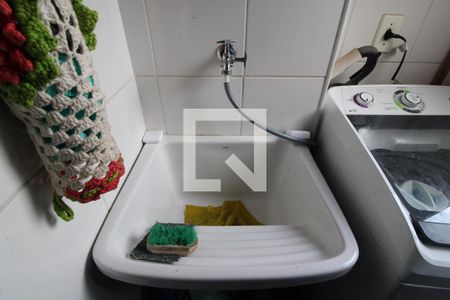 Sala/Cozinha e Área de Serviço de apartamento para alugar com 2 quartos, 47m² em Parque Paineiras, São Paulo