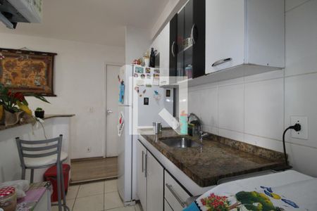 Sala/Cozinha e Área de Serviço de apartamento para alugar com 2 quartos, 47m² em Parque Paineiras, São Paulo