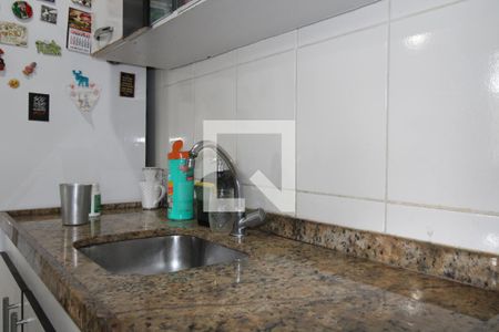 Sala/Cozinha e Área de Serviço de apartamento para alugar com 2 quartos, 47m² em Parque Paineiras, São Paulo