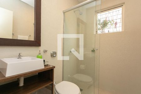 Banheiro de apartamento para alugar com 1 quarto, 39m² em Santa Cecília, Porto Alegre