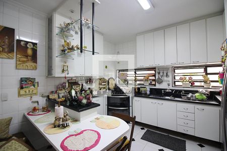 Casa à venda com 204m², 3 quartos e 2 vagasCozinha 