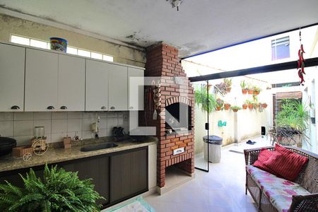 Casa à venda com 204m², 3 quartos e 2 vagasQuintal