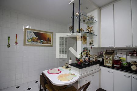 Casa à venda com 204m², 3 quartos e 2 vagasCozinha 