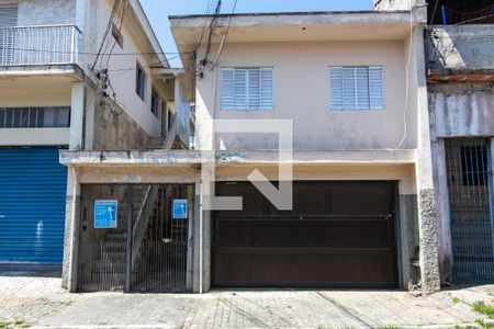 Fachada  de casa para alugar com 1 quarto, 30m² em Vila Carmosina, São Paulo