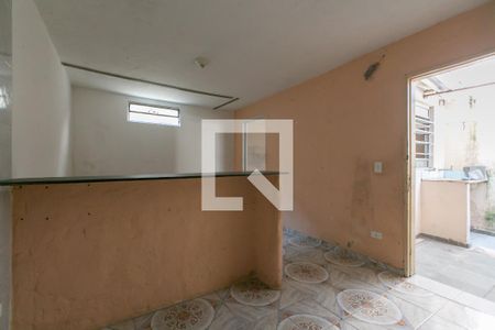 Cozinha de casa para alugar com 1 quarto, 30m² em Vila Carmosina, São Paulo