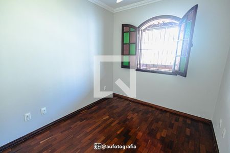 Casa à venda com 90m², 4 quartos e 8 vagas Casa à venda com 90m², 4 quartos e 8 vagasQuarto 3