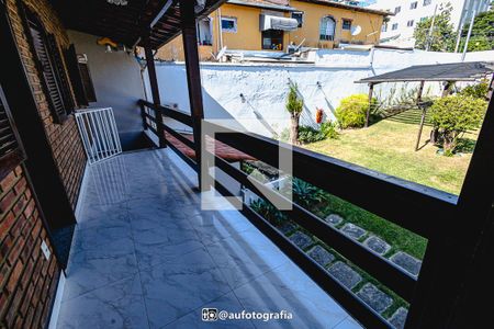 Casa à venda com 90m², 4 quartos e 8 vagas Casa à venda com 90m², 4 quartos e 8 vagasVaranda