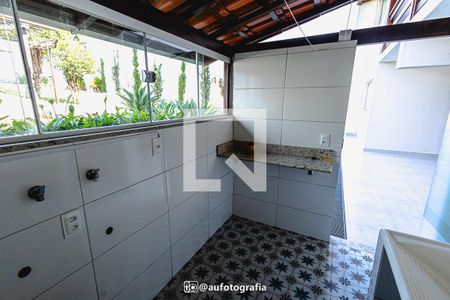 Casa à venda com 90m², 4 quartos e 8 vagas Casa à venda com 90m², 4 quartos e 8 vagasÁrea de Serviço