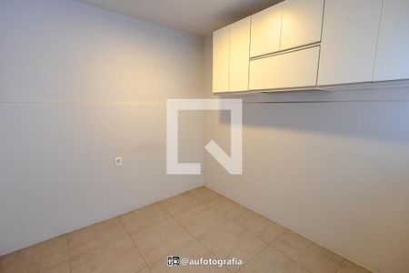 Casa à venda com 90m², 4 quartos e 8 vagas Casa à venda com 90m², 4 quartos e 8 vagasQuarto 2