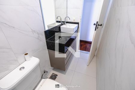 Casa à venda com 90m², 4 quartos e 8 vagas Casa à venda com 90m², 4 quartos e 8 vagasBanheiro Social