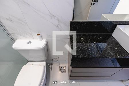 Casa à venda com 90m², 4 quartos e 8 vagas Casa à venda com 90m², 4 quartos e 8 vagasBanheiro Social