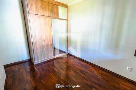 Casa à venda com 90m², 4 quartos e 8 vagas Casa à venda com 90m², 4 quartos e 8 vagasQuarto 4