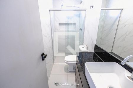 Casa à venda com 90m², 4 quartos e 8 vagas Casa à venda com 90m², 4 quartos e 8 vagasBanheiro Social
