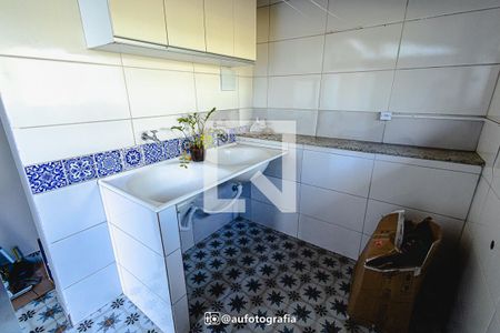 Casa à venda com 90m², 4 quartos e 8 vagas Casa à venda com 90m², 4 quartos e 8 vagasÁrea de Serviço