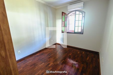 Casa à venda com 90m², 4 quartos e 8 vagas Casa à venda com 90m², 4 quartos e 8 vagasQuarto 4