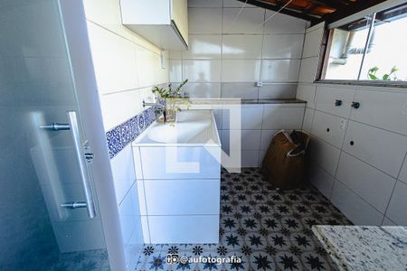 Casa à venda com 90m², 4 quartos e 8 vagas Casa à venda com 90m², 4 quartos e 8 vagasÁrea de Serviço