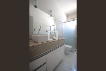 Casa à venda com 200m², 3 quartos e 3 vagasBanheiro Social