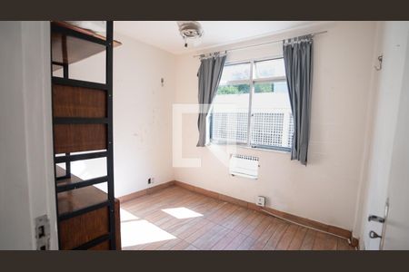 Quarto 1 de apartamento à venda com 2 quartos, 55m² em Laranjeiras, Rio de Janeiro