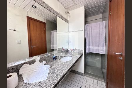 Banheiro de apartamento à venda com 1 quarto, 58m² em Lourdes, Belo Horizonte
