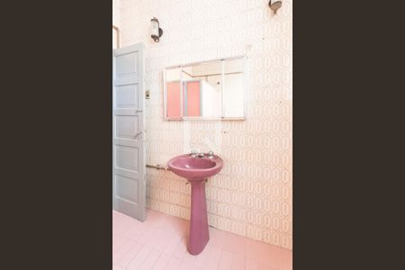 Casa para alugar com 600m², 4 quartos e 5 vagasBanheiro Social