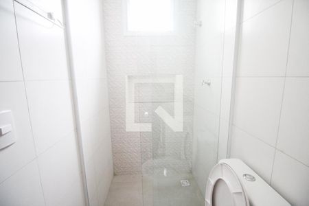 banheiro de apartamento para alugar com 1 quarto, 27m² em Vila Nivi, São Paulo