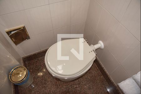 Casa à venda com 300m², 3 quartos e 6 vagas Casa à venda com 300m², 3 quartos e 6 vagasLavabo