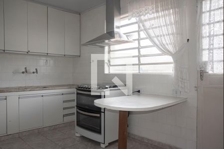 Casa à venda com 300m², 3 quartos e 6 vagas Casa à venda com 300m², 3 quartos e 6 vagasCozinha