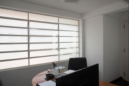 Casa à venda com 300m², 3 quartos e 6 vagas Casa à venda com 300m², 3 quartos e 6 vagasEscritório