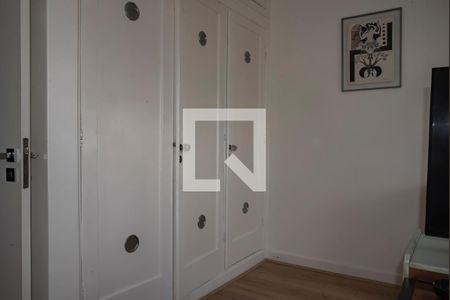 Casa à venda com 300m², 3 quartos e 6 vagas Casa à venda com 300m², 3 quartos e 6 vagasSuíte