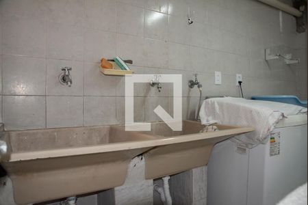 Casa à venda com 300m², 3 quartos e 6 vagas Casa à venda com 300m², 3 quartos e 6 vagasÁrea de Serviço