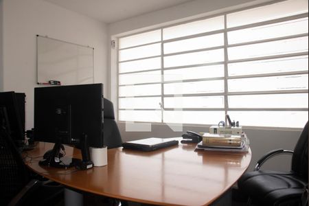 Casa à venda com 300m², 3 quartos e 6 vagas Casa à venda com 300m², 3 quartos e 6 vagasEscritório