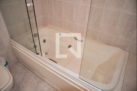 Casa à venda com 300m², 3 quartos e 6 vagas Casa à venda com 300m², 3 quartos e 6 vagasBanheiro 2