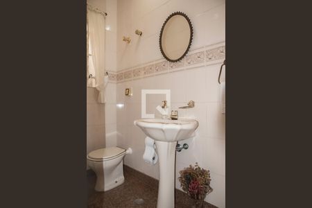 Casa à venda com 300m², 3 quartos e 6 vagas Casa à venda com 300m², 3 quartos e 6 vagasLavabo