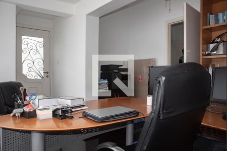 Casa à venda com 300m², 3 quartos e 6 vagas Casa à venda com 300m², 3 quartos e 6 vagasEscritório